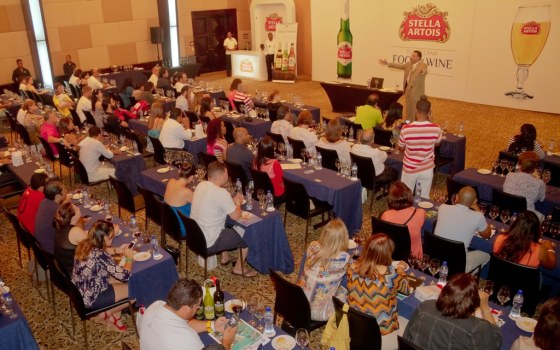 Robert Reyes- Cata de Vinos - Copy